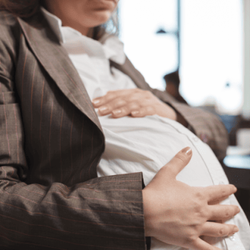 Ecografía obstétrica durante un embarazo riesgoso con control médico especializado