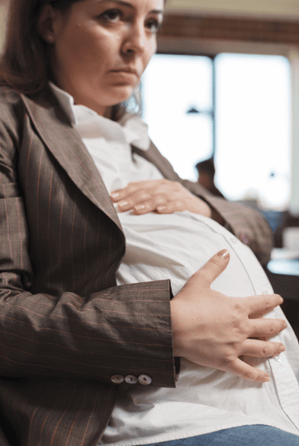 Ecografía obstétrica durante un embarazo riesgoso con control médico especializado