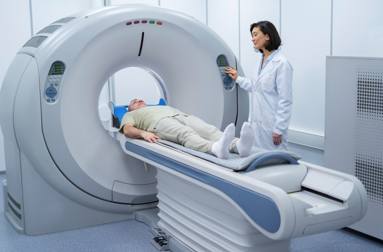Equipo PET CT en Andes Salud Talca utilizado para etapificación, re-etapificación y diagnóstico preciso del cáncer.