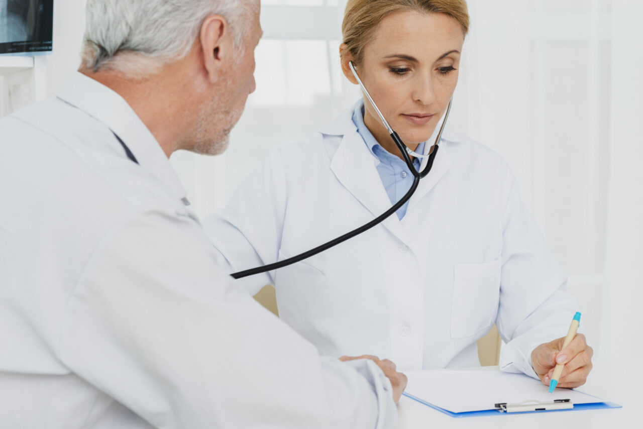 Examen preventivo para adultos mayores de 40 años.